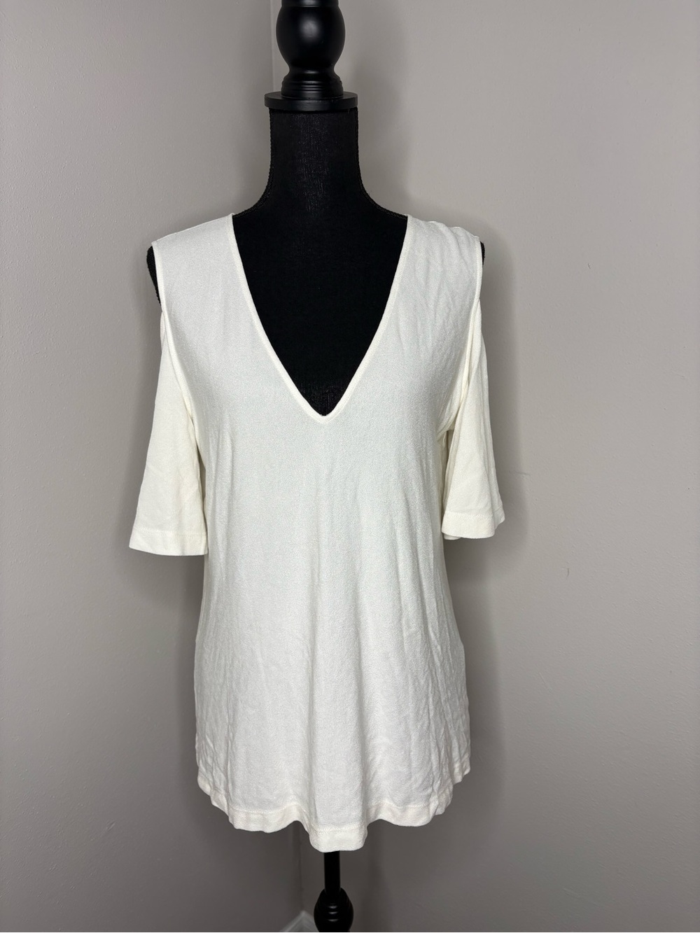 Derek Lam Cream V-Neck Cold-Shoulder Tee